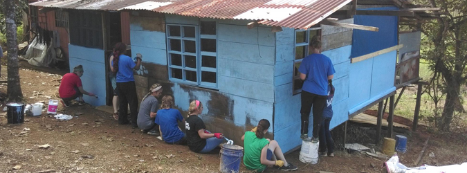 Students painting a home in Costa Rica